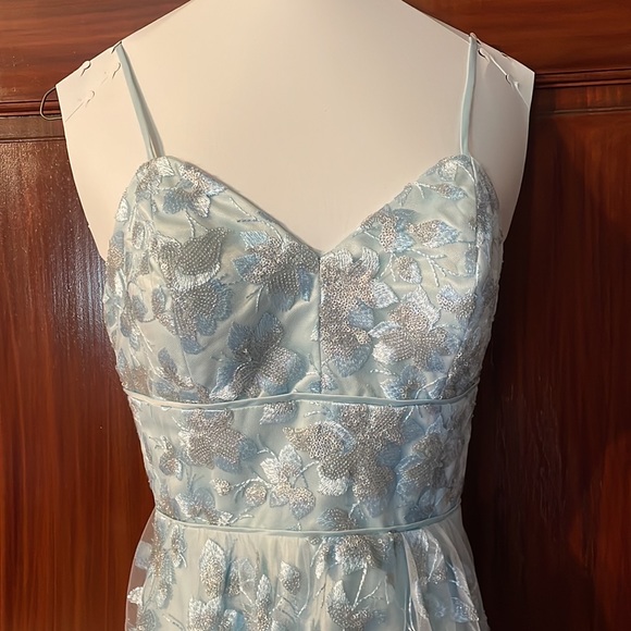 David’s Bridal Size 0 Light Blue Prom Dress - Picture 4 of 5